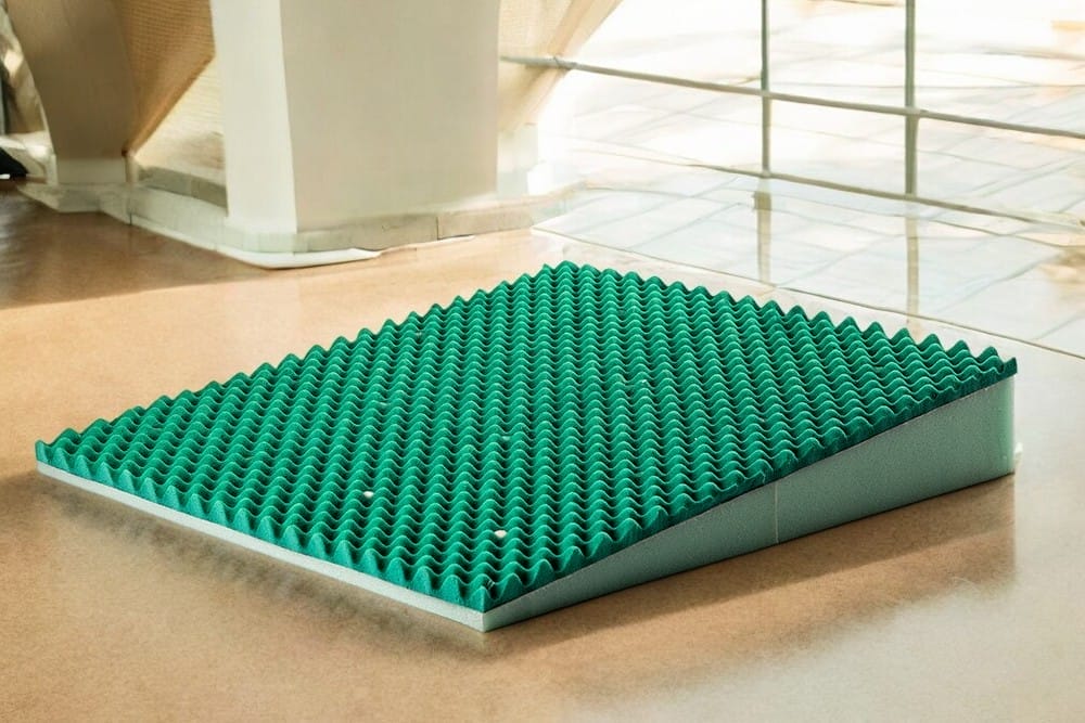 Almofada Anti Refluxo Magnética 70cm x 83cm x 14cm — segunda foto
